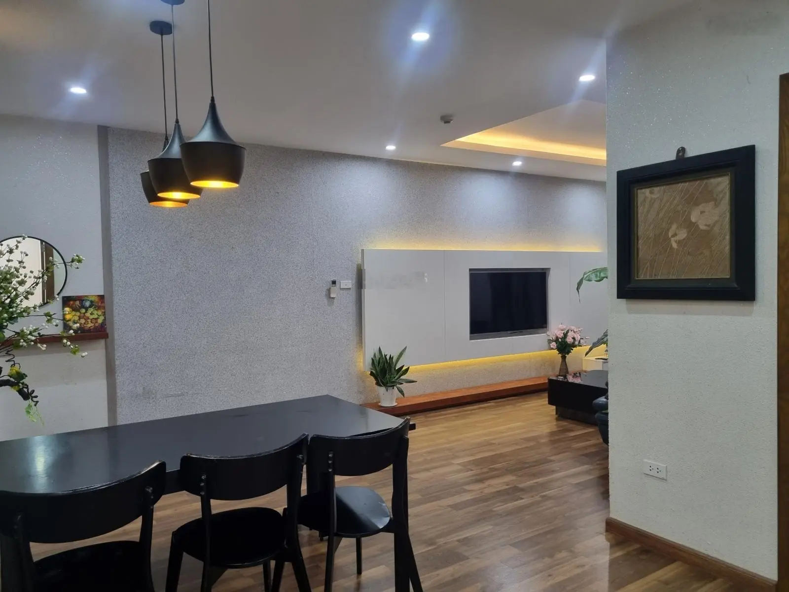 Bán căn ngoại giao Hà Nội Paragon, Trần Quốc Vượng, Cầu Giấy, căn góc DT 140m2, 3N 2WC, giá 6,8 tỷ