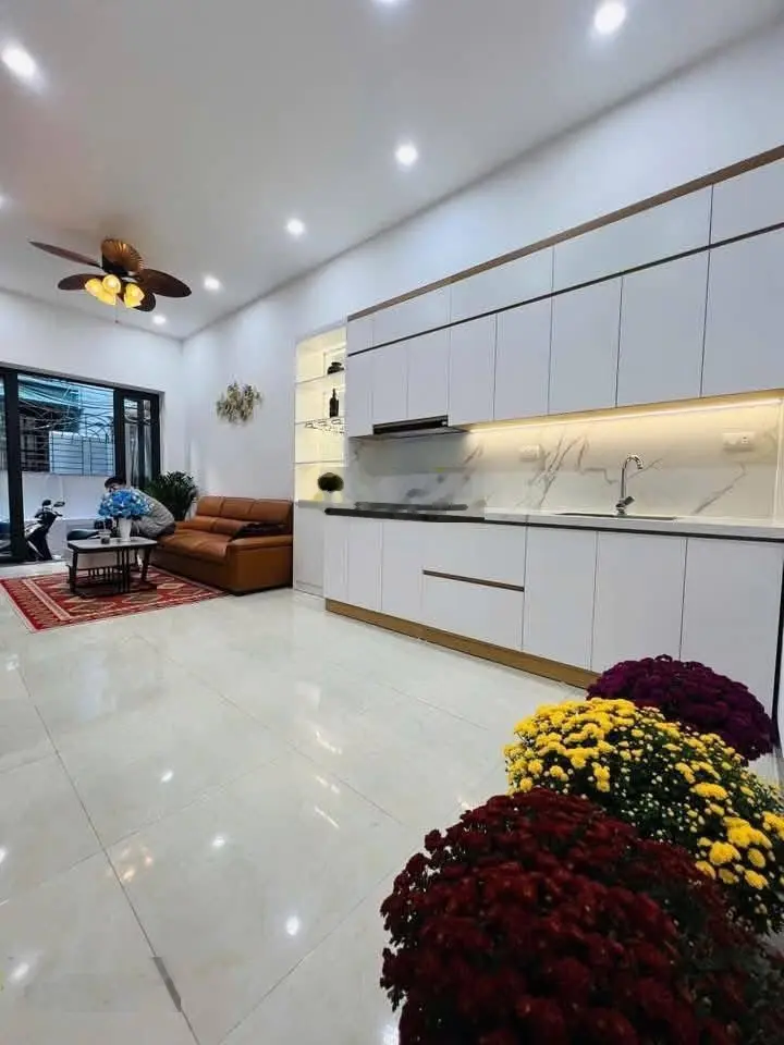 Bán nhà 5 tầng - nhà chắc chắn - 61m - khu phân lô quân đội - an ninh tốt giá 12.8 tỷ