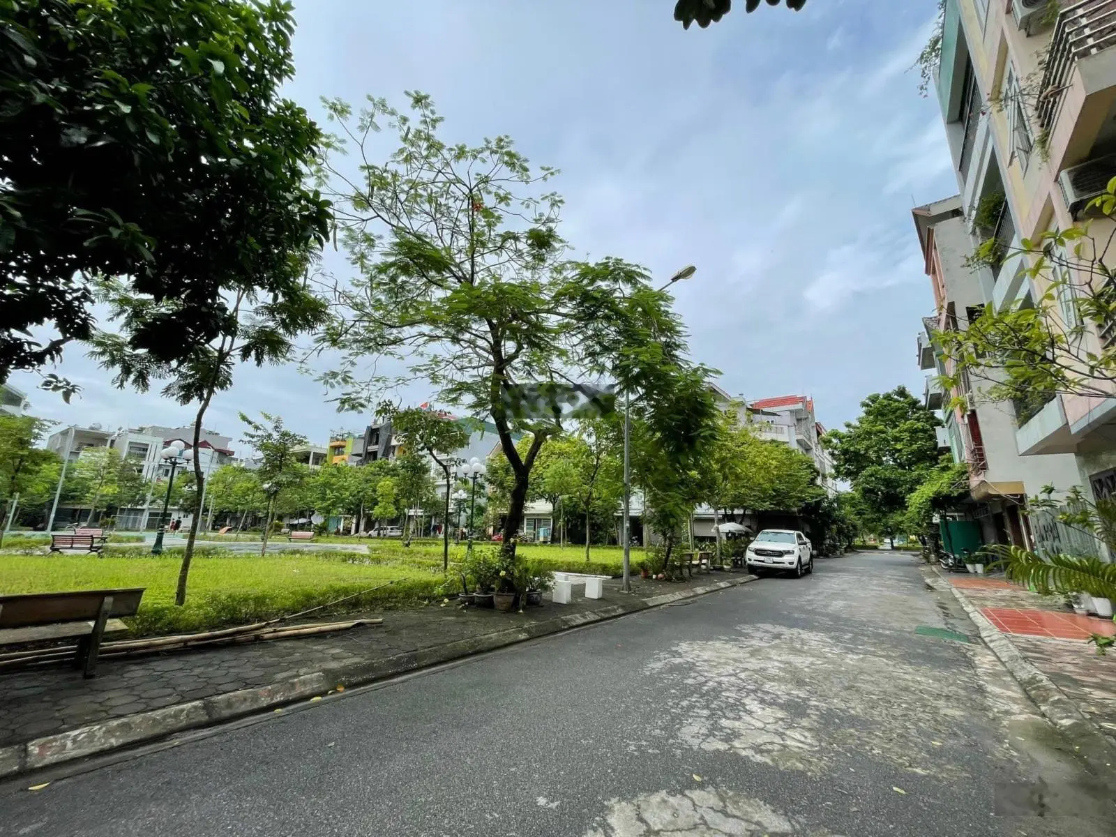Bán đất tái định cư Giang Biên, 60m2 view vườn hoa cực hiếm