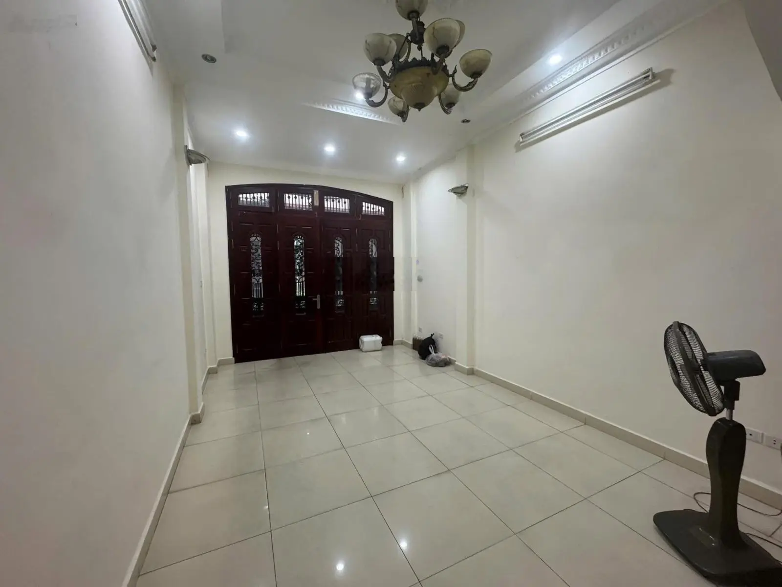 Bán Nhà Phân Lô ngõ 91 Nguyễn Chí Thanh Đống Đa.40m x4T. Mặt tiền.3.7m. Giá = 19.8 tỷ