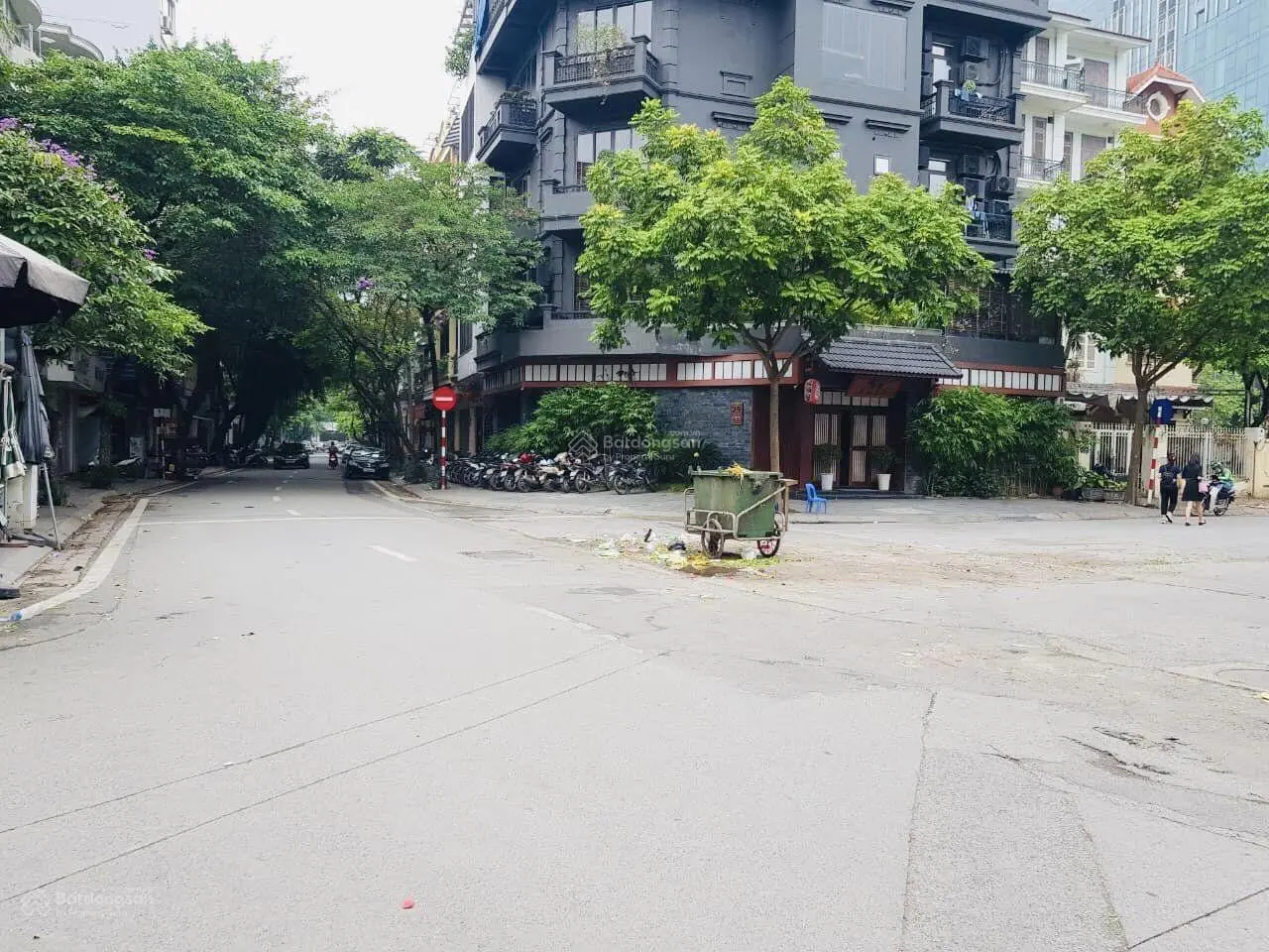 Bán nhà mặt phố Ngọc Hà, Ba Đình 100m2 x 5 tầng - Mặt tiền 5m - Vỉa hè - Kinh doanh - Giá rẻ
