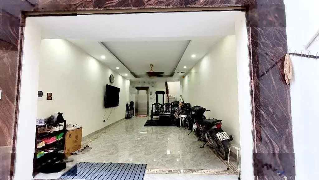 Bán nhà Cổ Linh tư đinh44m2 giá chào 10tỷ nhỉnh, đầy đủ tiện ích:trường, chợ siêu thị,giao thông