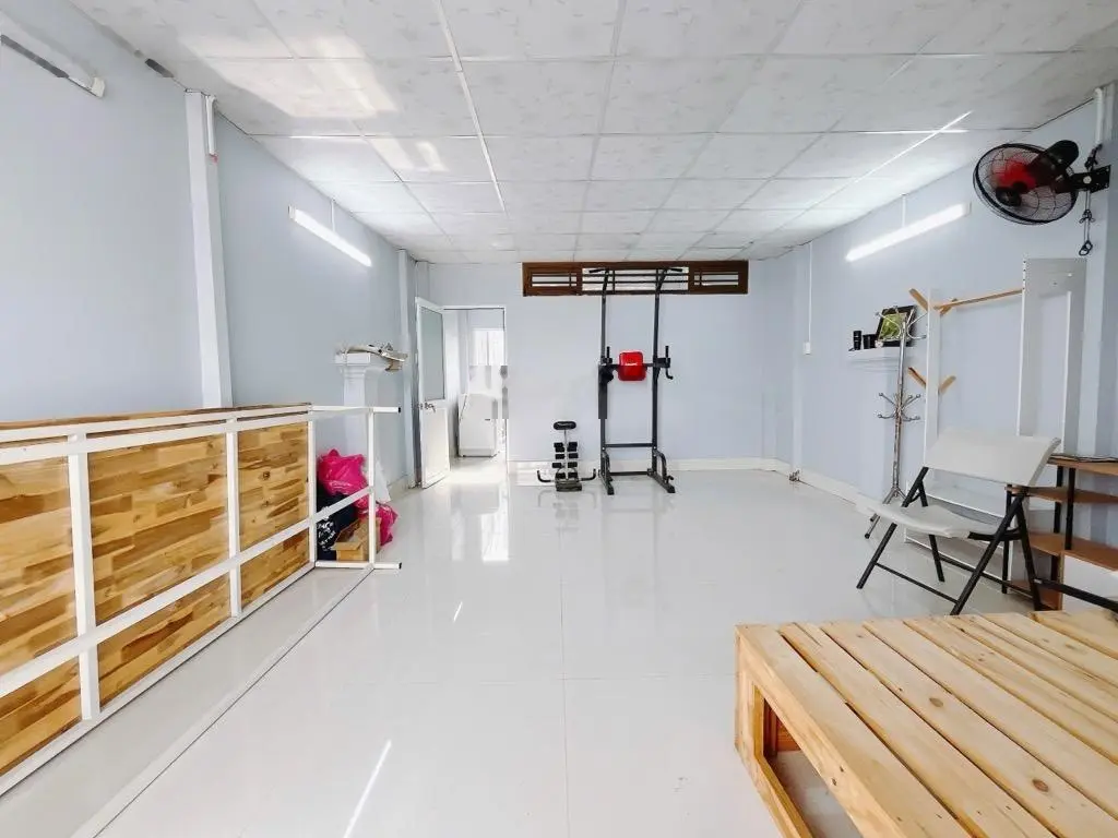 Bán gấp căn nhà 4 tầng, mới kinh kích, cạnh phú mỹ hưng, q7, xe hơi tận cửa, giá 7 tỷ nhỏ