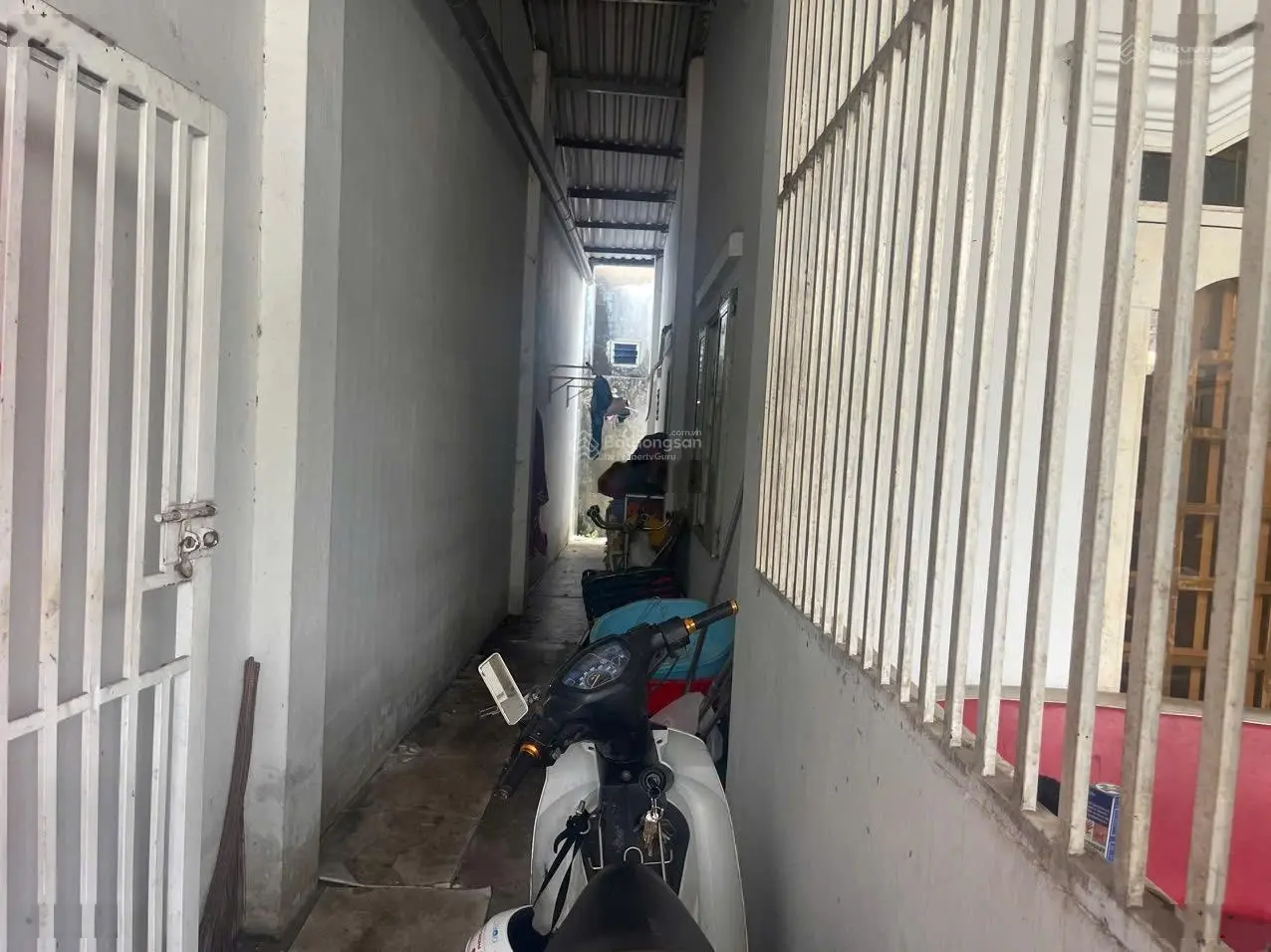 Nhà cũ hẻm 4m đường số 6, Long Bình, Q.9, 100m2, xây dựng 63m2, 3.5 tỷ thương lượng, sân rộng