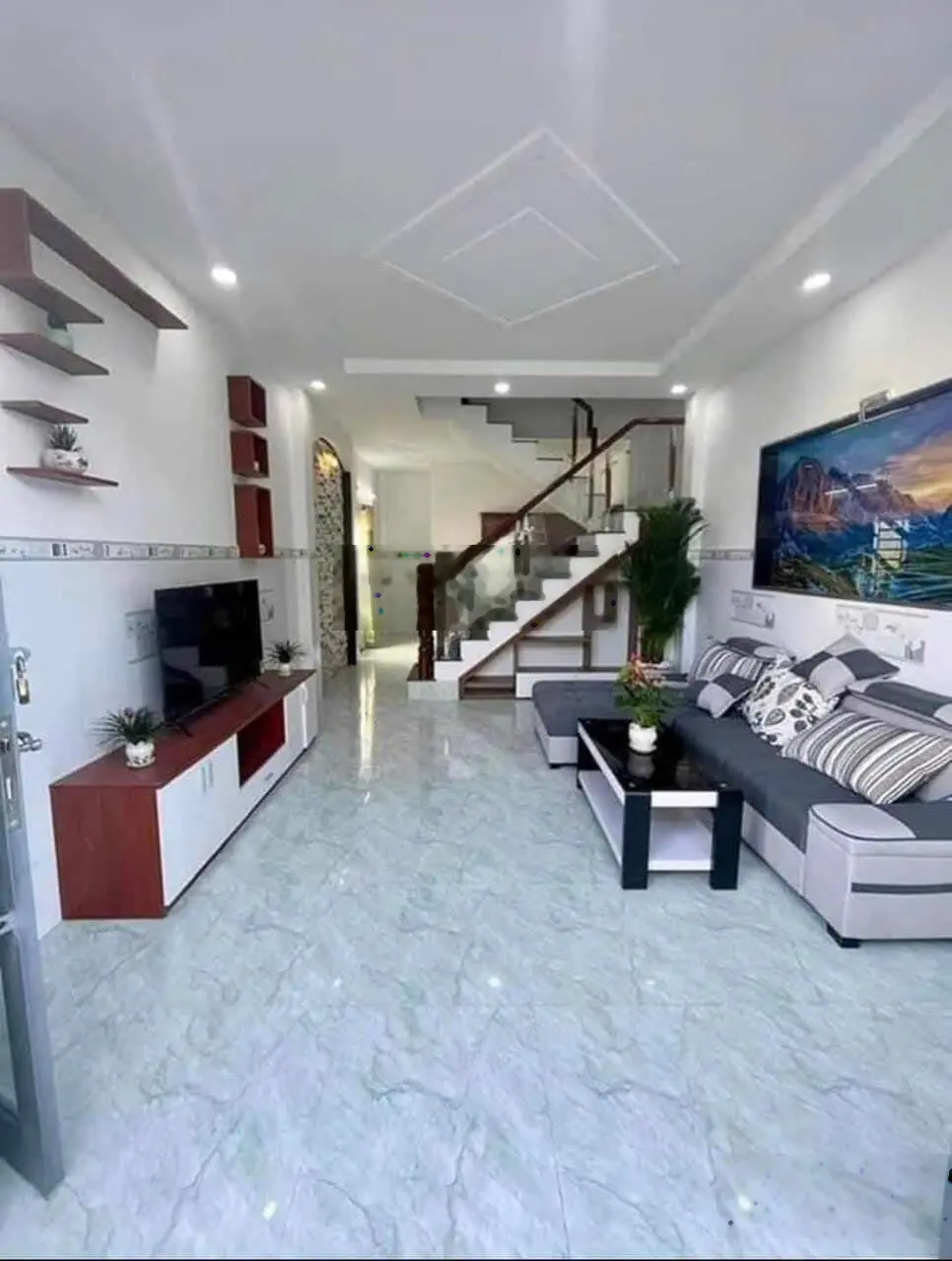 Chủ nhà định cư đi Mỹ nên bán gấp căn nhà ở Hồ Học Lãm, 80m2