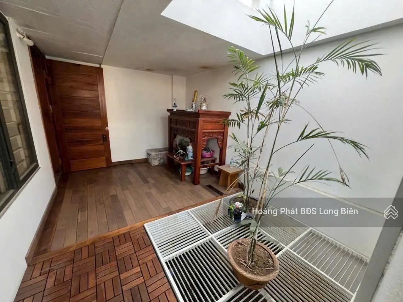 Bán nhà dân xây Tư Đình, Long Biên. Thiết kế 1 0 2. 32m2 x 5T. Giá hơn 5 tỷ. Lh 0965858116