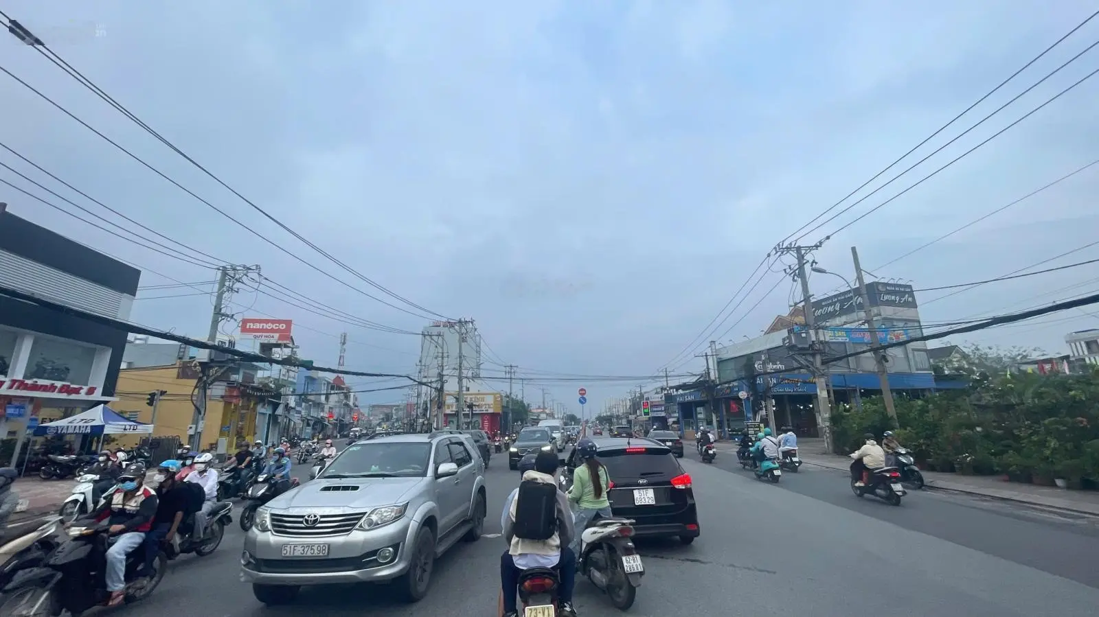 Bán đất 1000m2 thổ cư 100% mặt tiền Quốc Lộ 13 Hiệp Bình Phước, Thủ Đức, 78 tỷ sổ hồng chính chủ