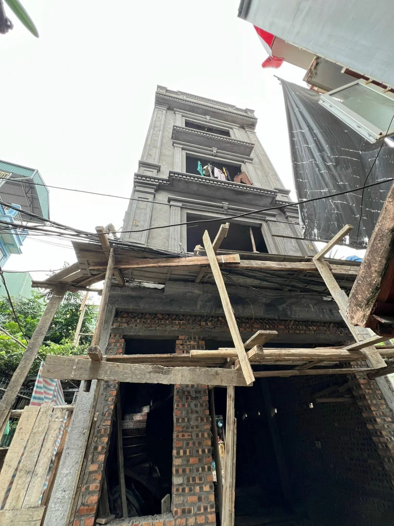 Bán nhà 4 tầng mới. DT: 51.5m2, 6 PN tại 896 Nguyễn Khoái giá 5tỷ