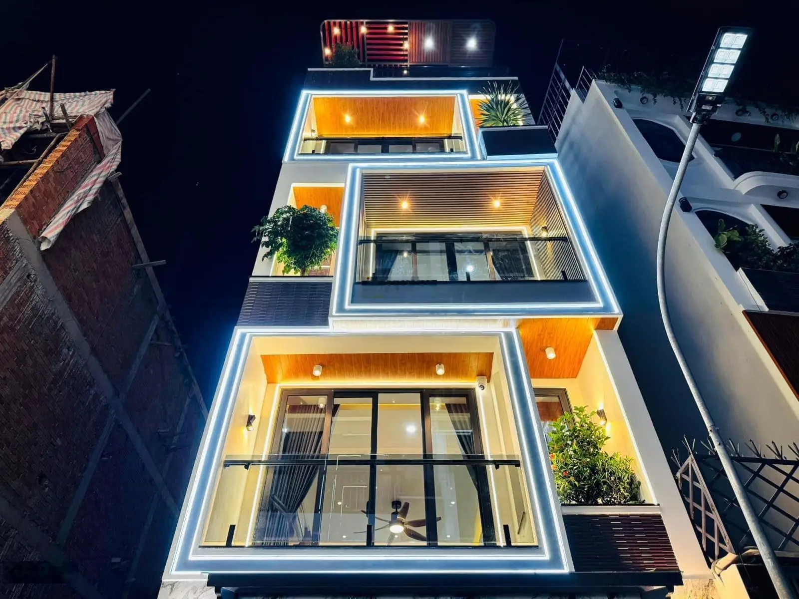Bán nhanh nhà Thích Quảng Đức, P5, Phú Nhuận, 81,6m2,3 tỷ200tr,đang cho thuê 22tr/th, sổ hồng riêng