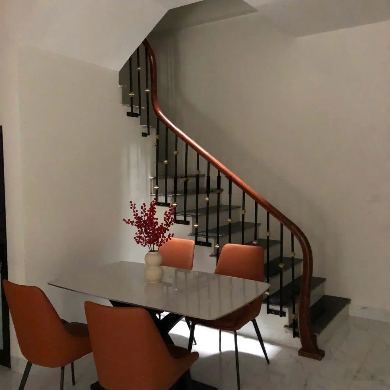 Nhà mặt ngõ thông 8.6 tỷ, DT sổ 37m2, MT 5m, 4 ngủ, 20m ra mặt phố Lê Hồng Phong, cạnh Chợ Hà Đông