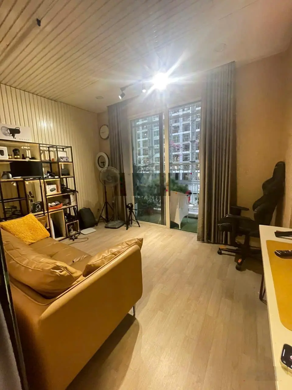 Chủ mua nhà mặt đất, bán gấp căn hộ tòa t11 83m2, 2pn sáng, nhạc nước trung tâm. lh: 0964 430 ***