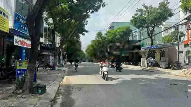 Bán nhà Hà Huy Tập. Hợp lý nhất bây giờ.4 tầng, 8 phòng ngủ.Dt gần 100m. Chỉ 11,8 tỷ
