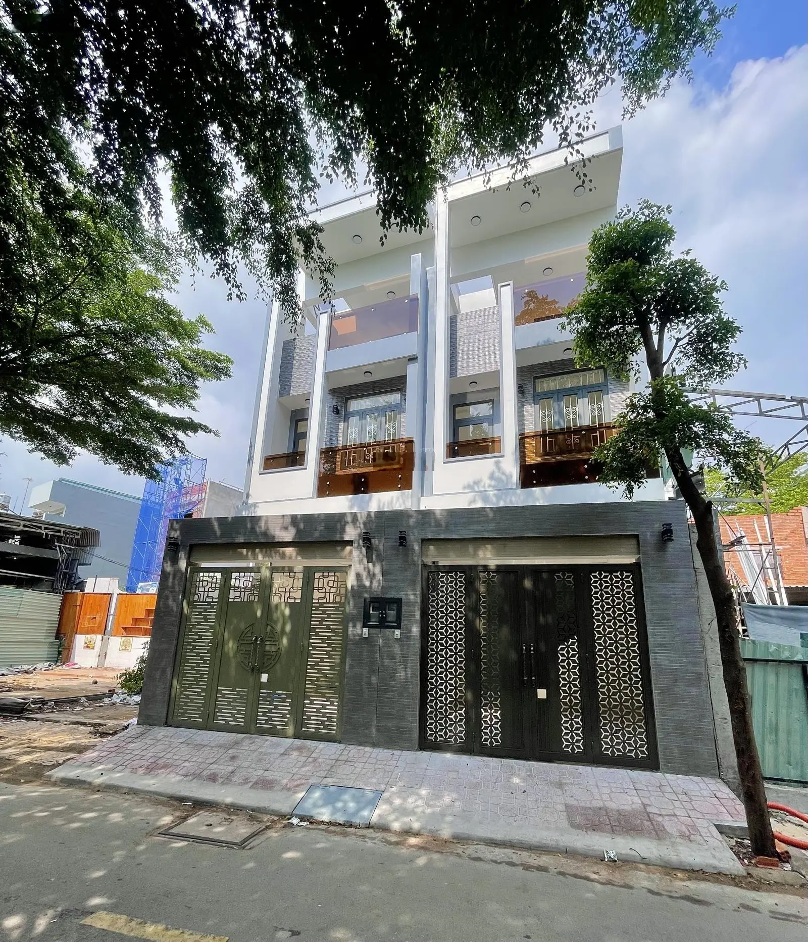 Nhà 3 tầng 180m2 sử dụng, gần Vạn Phúc City, UBND phường, Khu gần sông thoáng mát