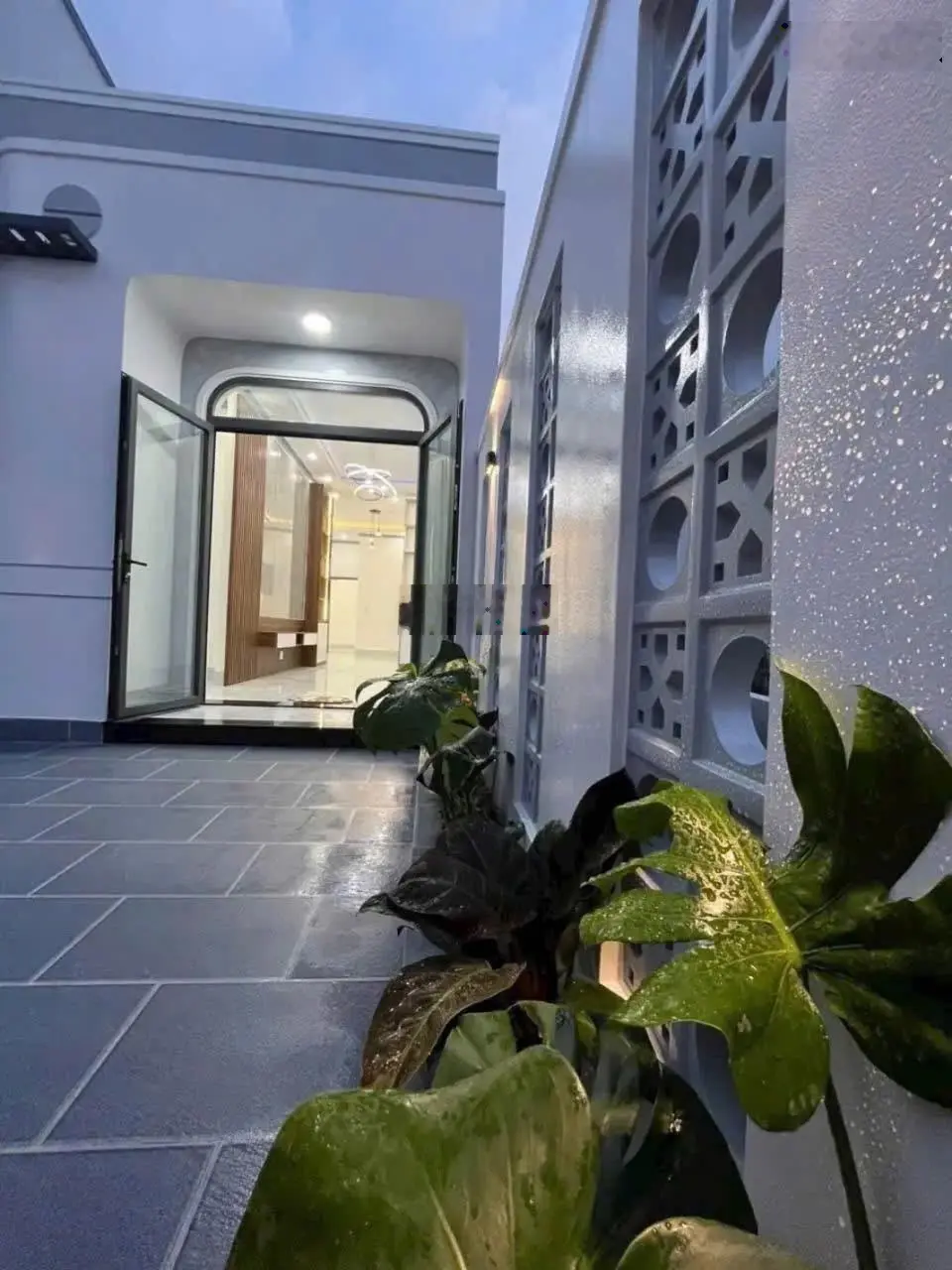 Chủ nhà ra nước ngoài, bán nhà đẹp Hoàng Phan Thái (100m2)