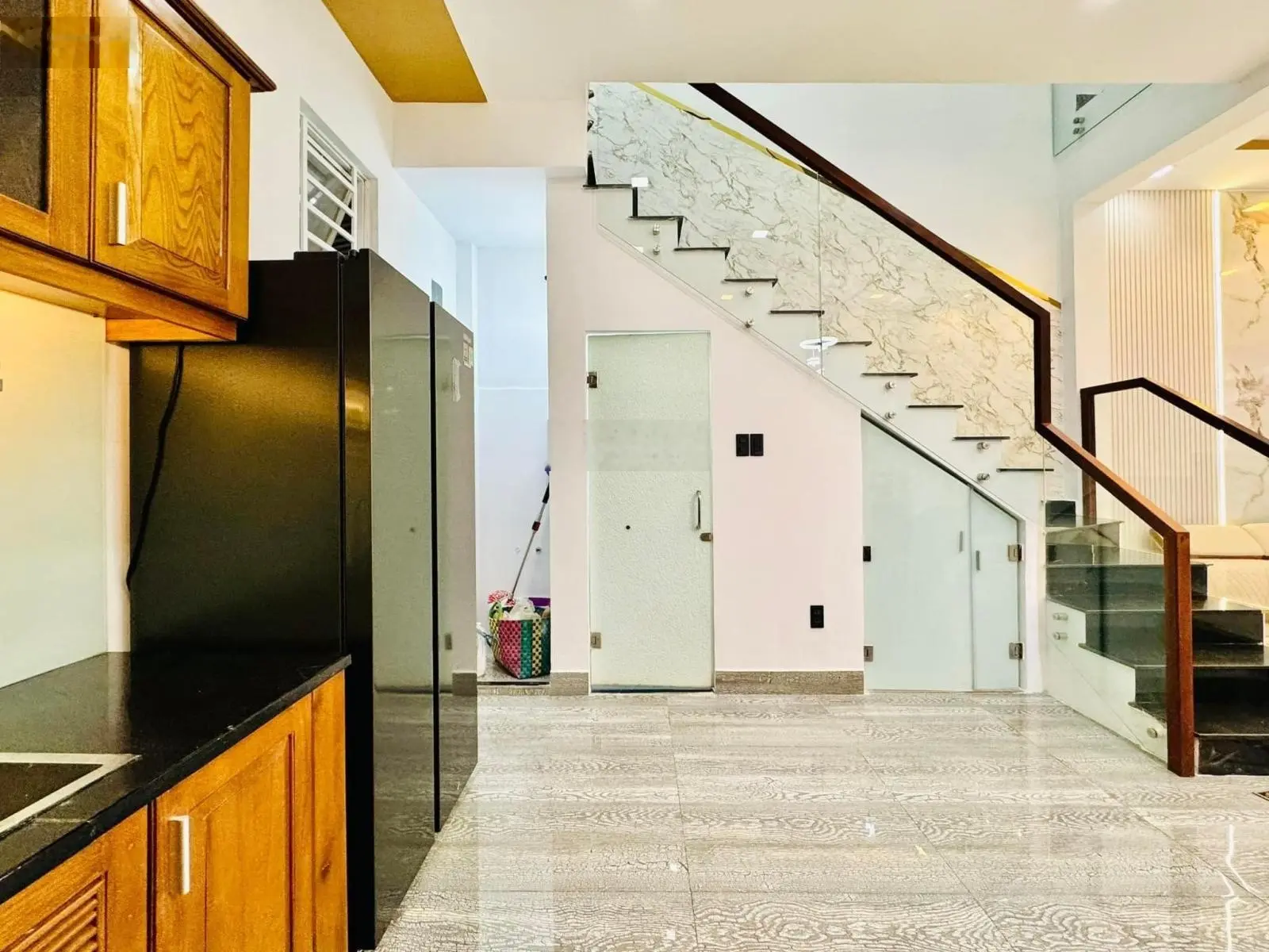 Bể nợ bán nhà 80m2 ngay trường THCS An Bình Dĩ An sổ hồng riêng đang cho thuê 8tr/tháng