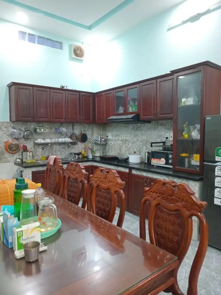 Bán nhà 3 tầng, đường 8 mét thông, diện tích 80m2. Giá 5 tỷ 100 thương lượng