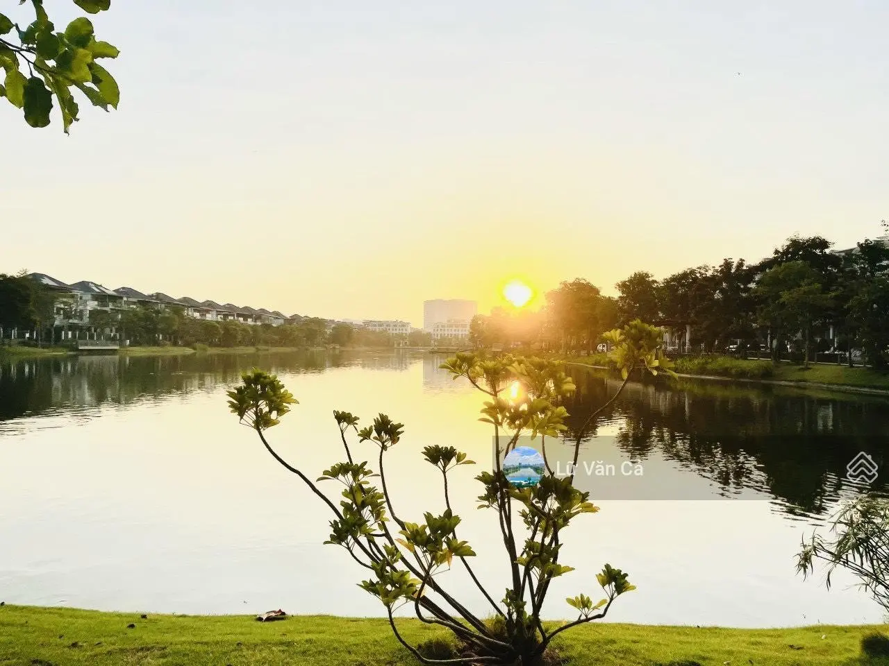 Cần Bán gấp nhà phố Lakeview City căn duy nhất dt 5x20m 1 trệt 3 lầu giá 12,8 tỷ Lh 0907860179