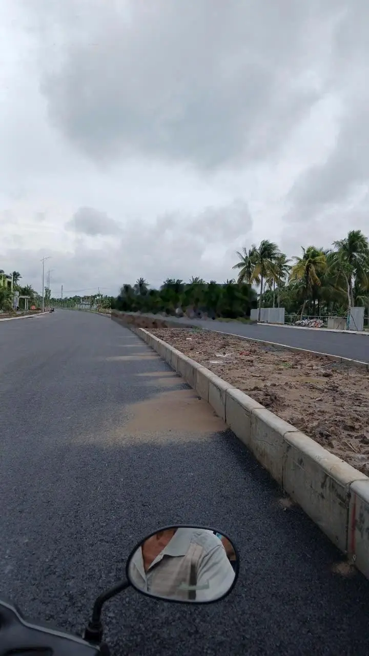 GĐ em cần bán đất Bến Tre gần vòng xoay Đại Lộ Đông Tây DT 570m2 (10x57m) 50m2 thổ cư ĐT 0906 309 ***