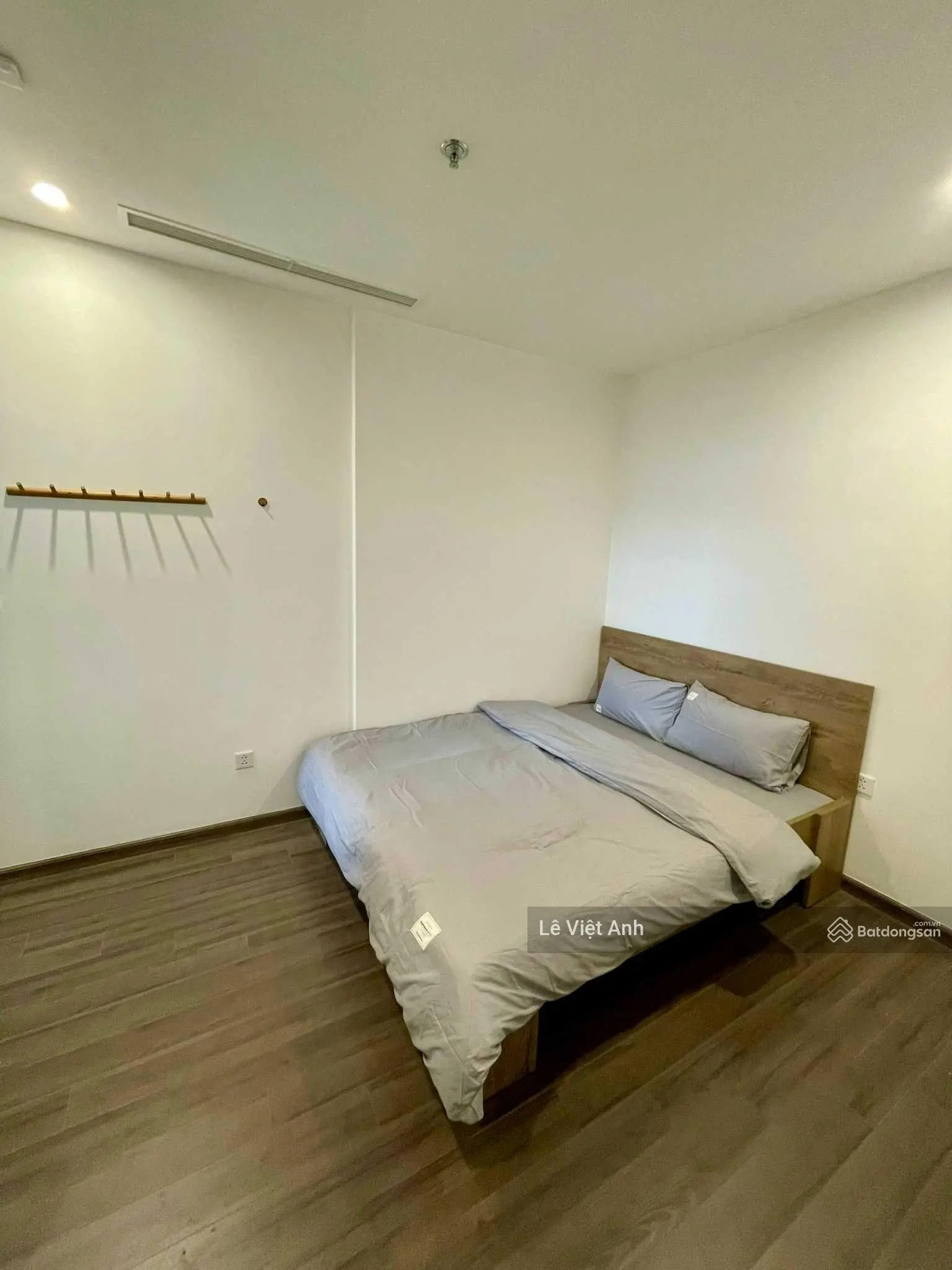 Bán căn hộ 2PN, 2VS - Vinhomes Symphony Riverside Long Biên, hướng Đông Nam, full nội thất hiện đại