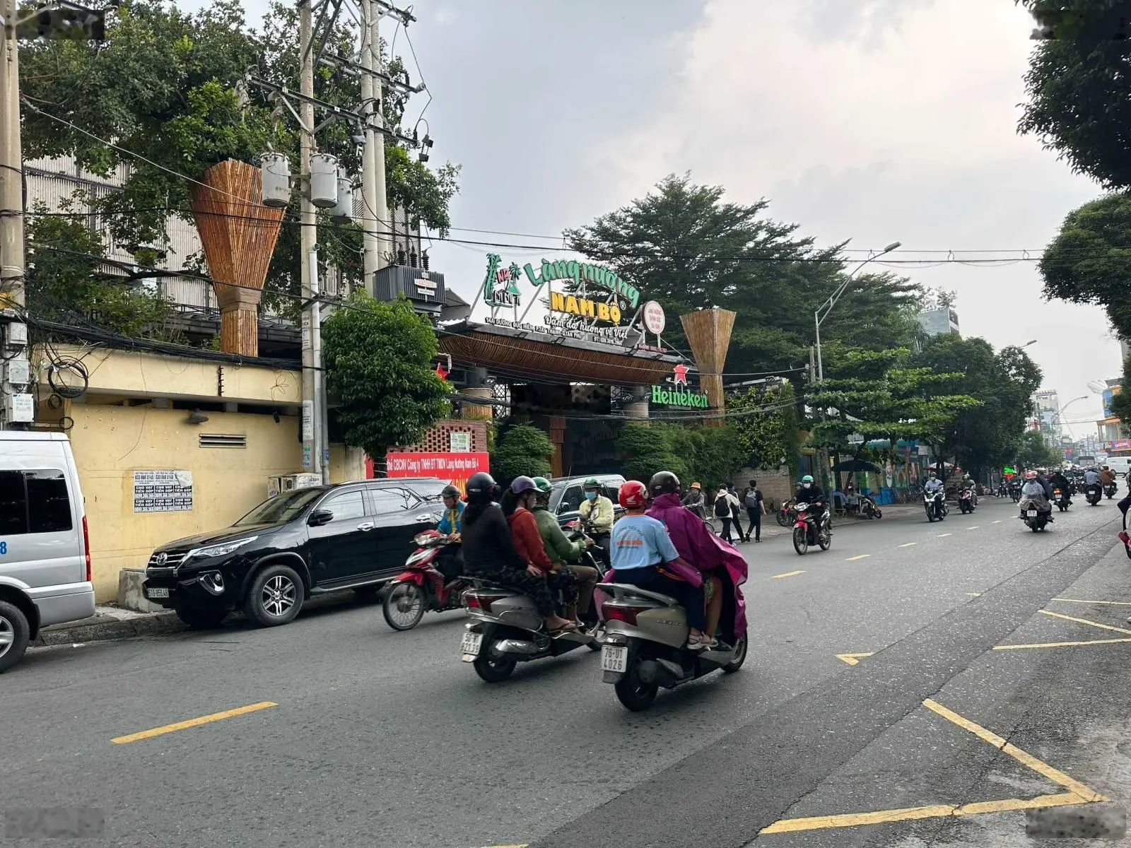 MTKD đường Dương Đức Hiền DT: 20.5m x 61m, DTCN: 1370,3m2 (đất ở đô thị). Giá: 145 tỷ TL