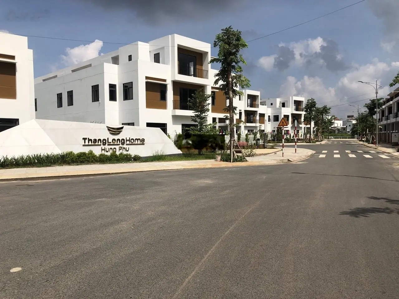 Cần bán căn biệt thự liền kề 245,7m2, giá 16,5tỷ Thăng Long Home Hưng Phú, giá rẻ nhất khu.