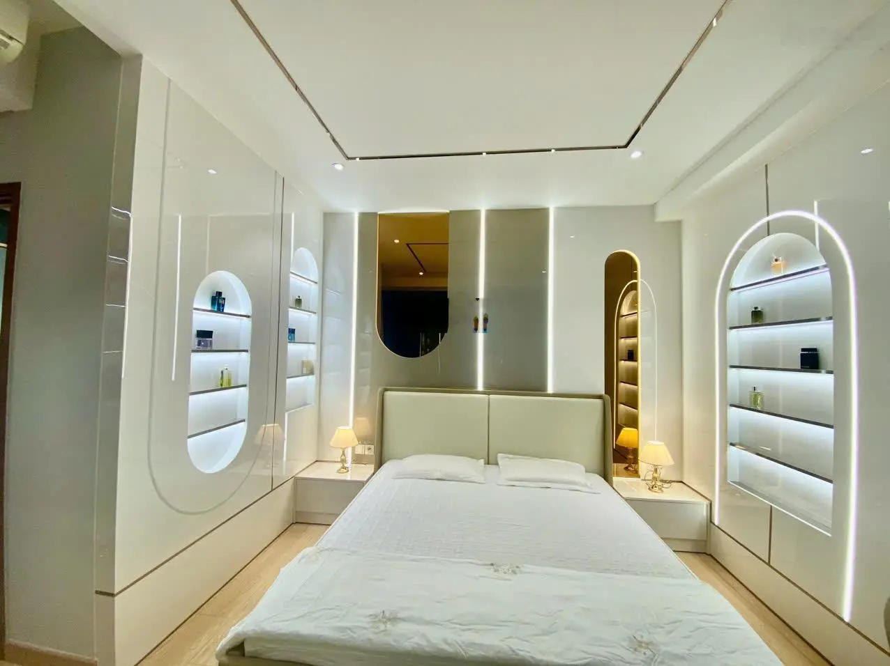 Bán căn hoa hậu Sunwah Pearl, góc 2PN 2WC tầng 48, view sông Quận 1, cầu Ba Son, full nội thất