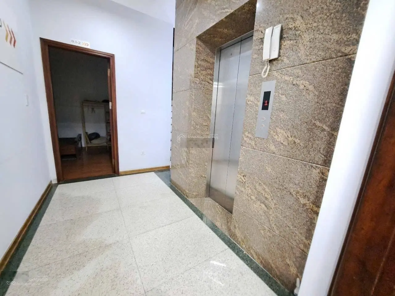 Phân lô ngõ ô tô tránh Hoàng Cầu, Đống Đa. Dt 60 m2, 7 tầng, mặt tiền 6 m. Sổ đỏ CC, giá 23,9 tỷ.