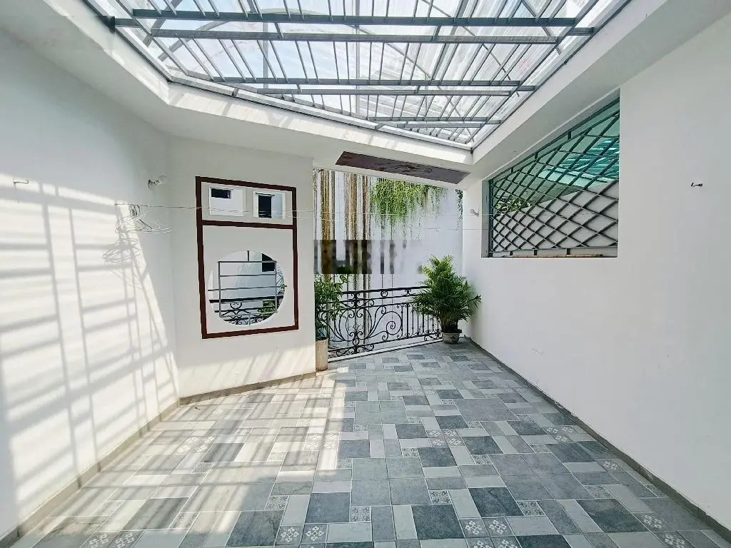 Bán nhà phố vip Yên Lạc, ngõ ô tô, thông 2 đầu, vị trí siêu đắc địa, kinh doanh đỉnh, giá hợp lý