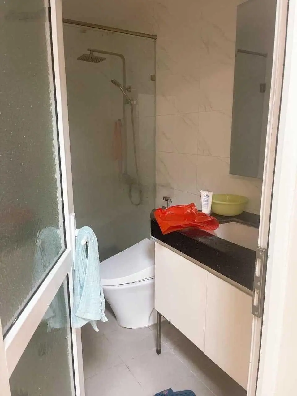 Bán căn hộ siêu hiếm tại phố Thái Hà. DT 108m2 thiết kế 3 ngủ, 2WC tầng cao view thoáng. Giá 6.8 tỷ