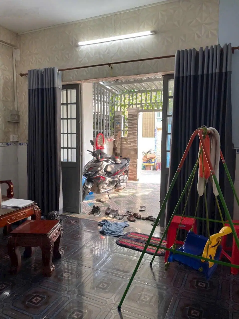 Bán Nhà trệt lầu hẻm ô tô - p. Linh đông Thiết kế 3 phòng ngủ. Sân rộng thoáng Diện tích 69m2 đất