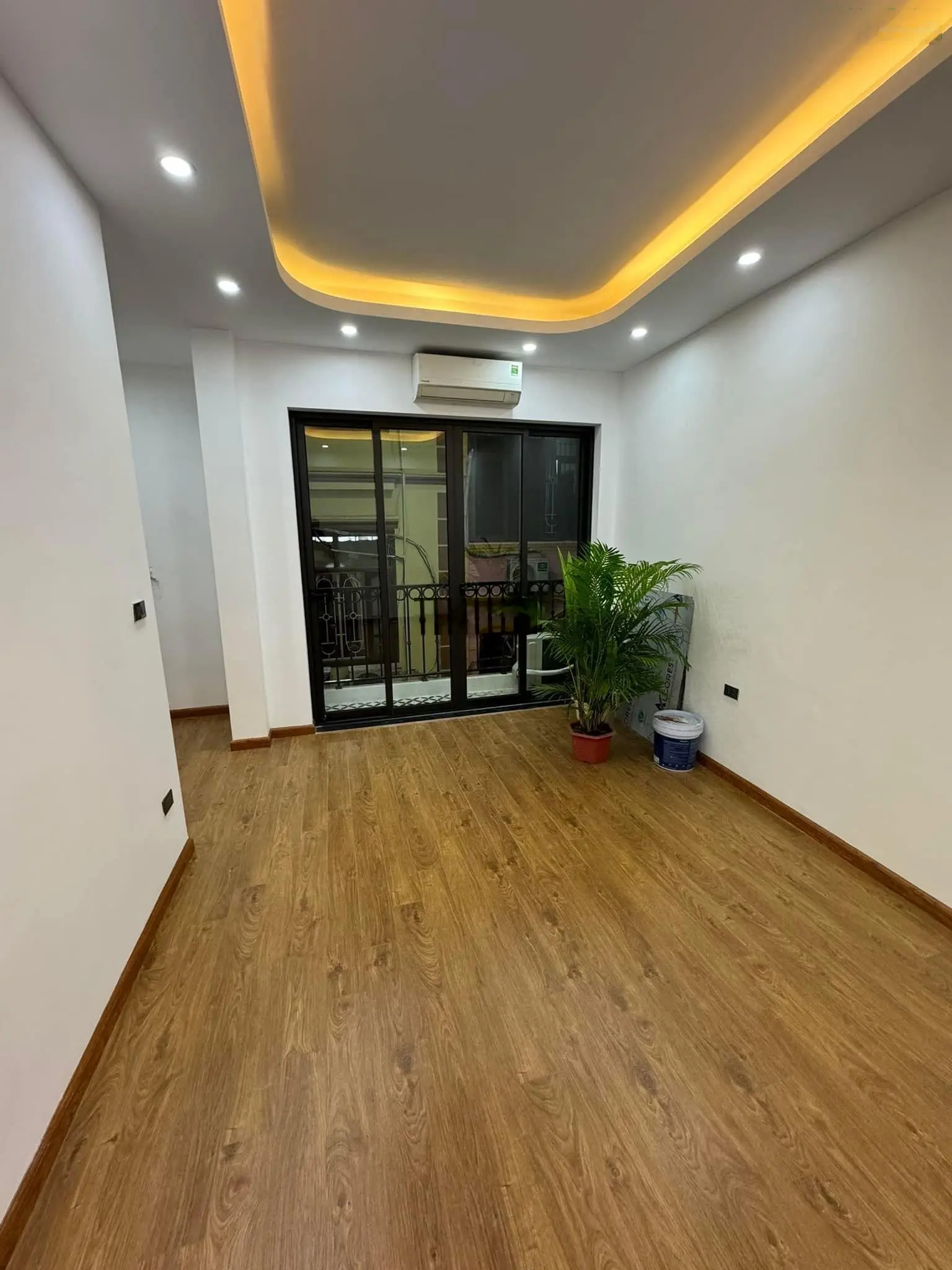 Nhà VIP ĐẸP - Thái Hà - Đống Đa - Thang Máy - DT : 30m2 * 6 tầng * 6m * nhỉnh 12tỷ