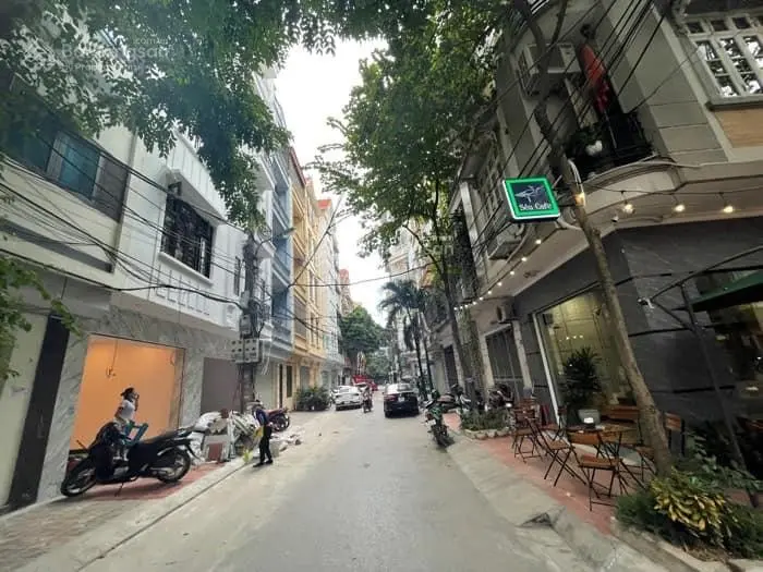 Phân lô- cầu giấy- 7 tầng thang máy- kinh doanh- gara- ô tô tránh - hqv kéo dài