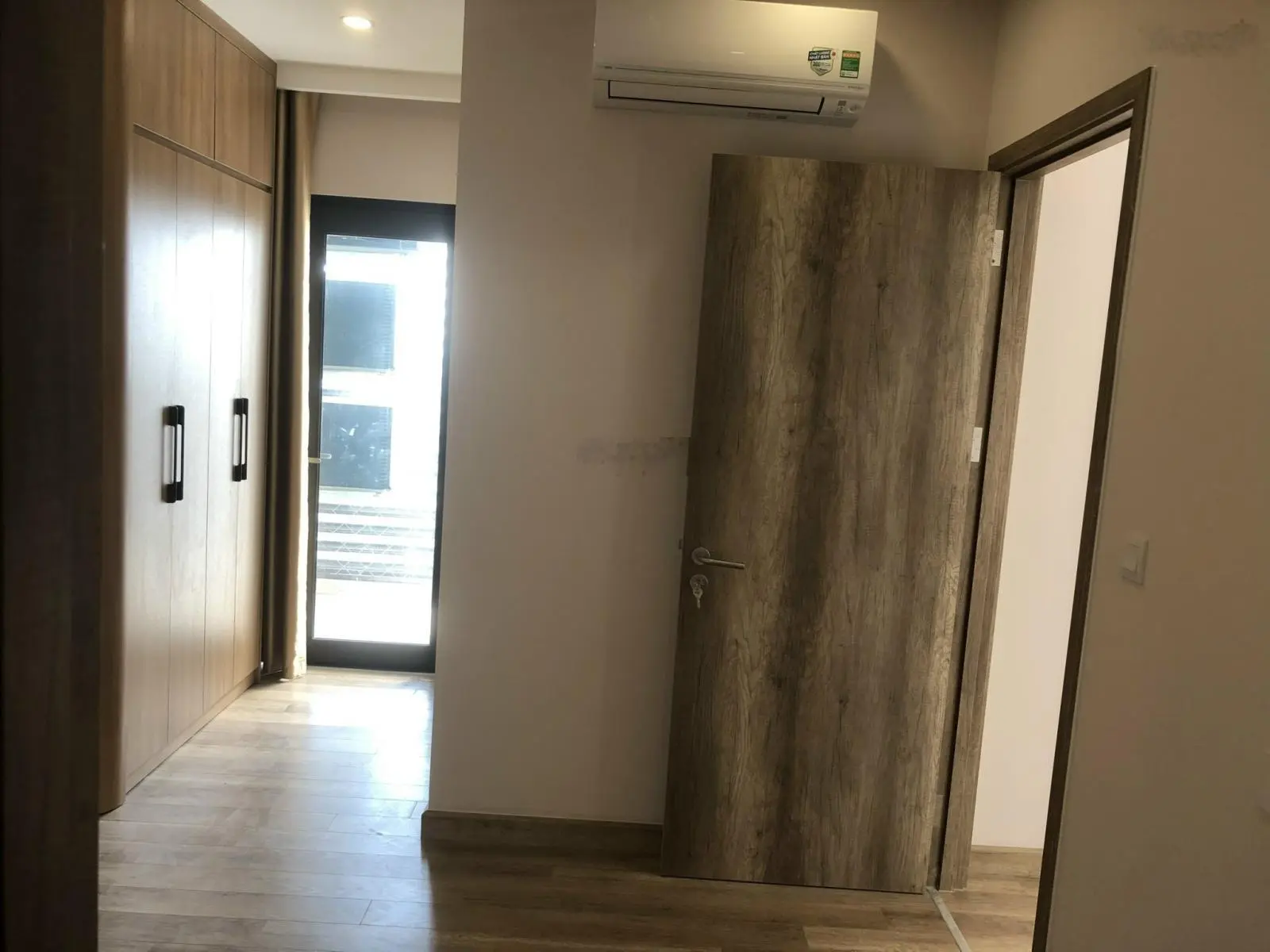 Bán cắt lỗ nhanh căn 2PN + 1 2VS 65m2 giá 2.1 tỷ tầng trung căn góc nhà mới tại Westbay Ecopark