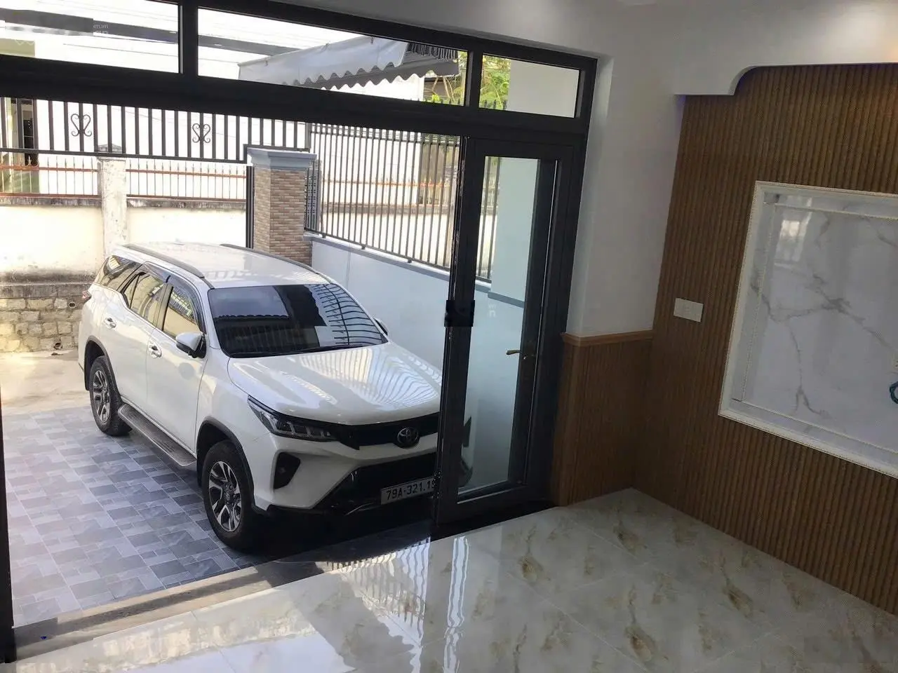 Nhà 3 tầng mới 100% vĩnh hiệp cách đường 23/10 chỉ 30m giá tốt!