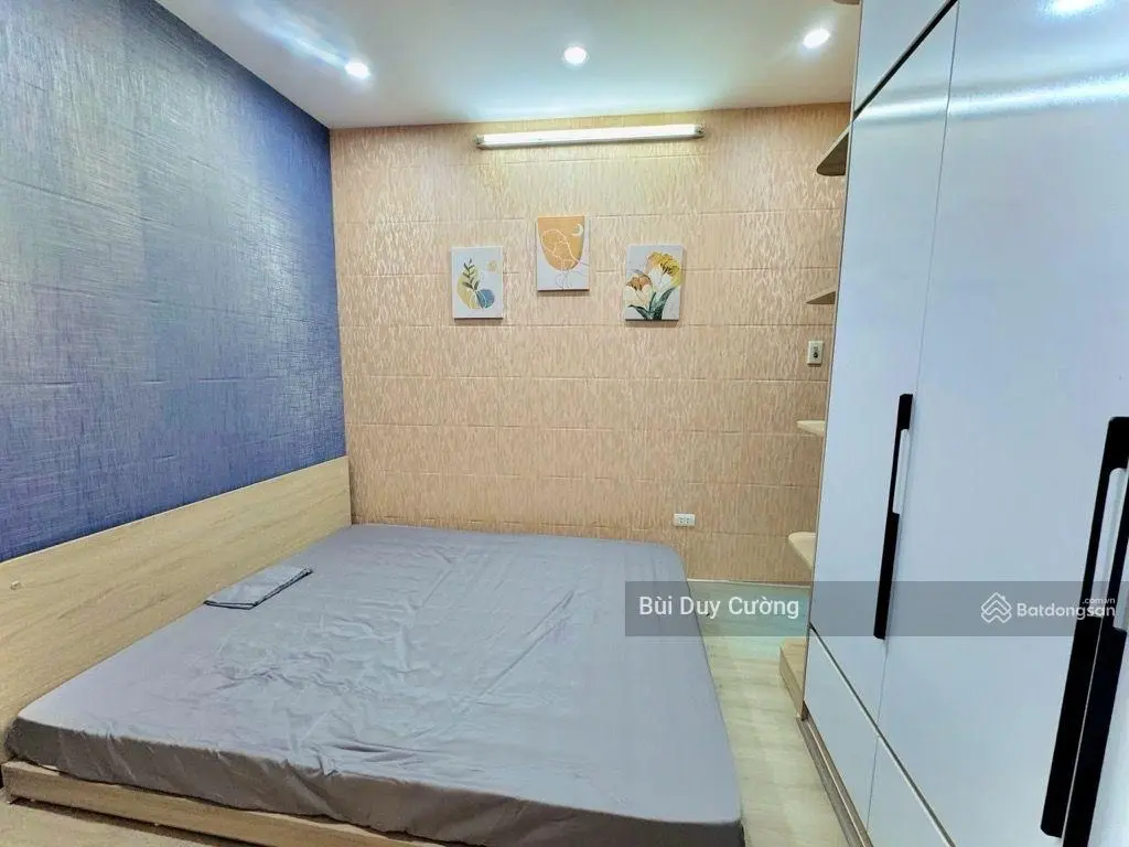 Bán nhà Lĩnh Nam dân xây sổ đỏ riêng 28m, 3 tầng, giá 3,5 tỷ, ngõ to như phố, 3 bước ra ô tô tránh