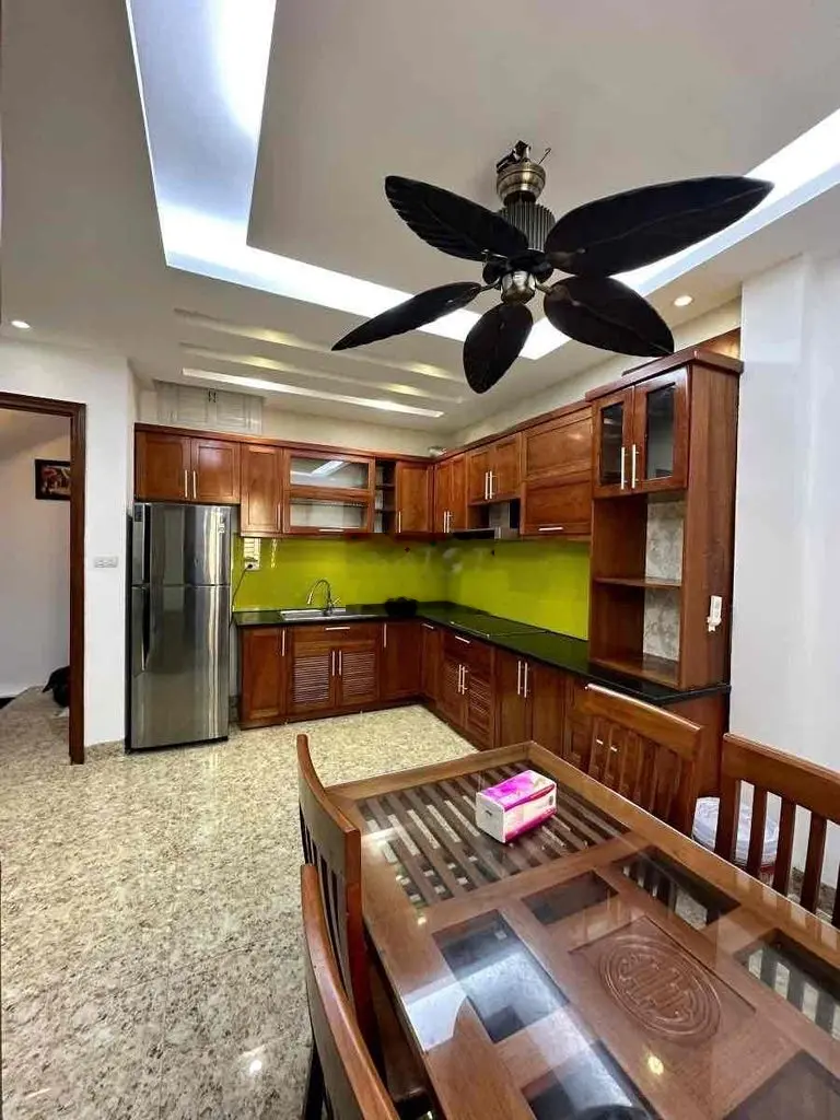 Ô tô đỗ cổng nhà siêu đẹp 43 m x 5 tầng -5 ngủ phố tôn đức thắng sổ a4
