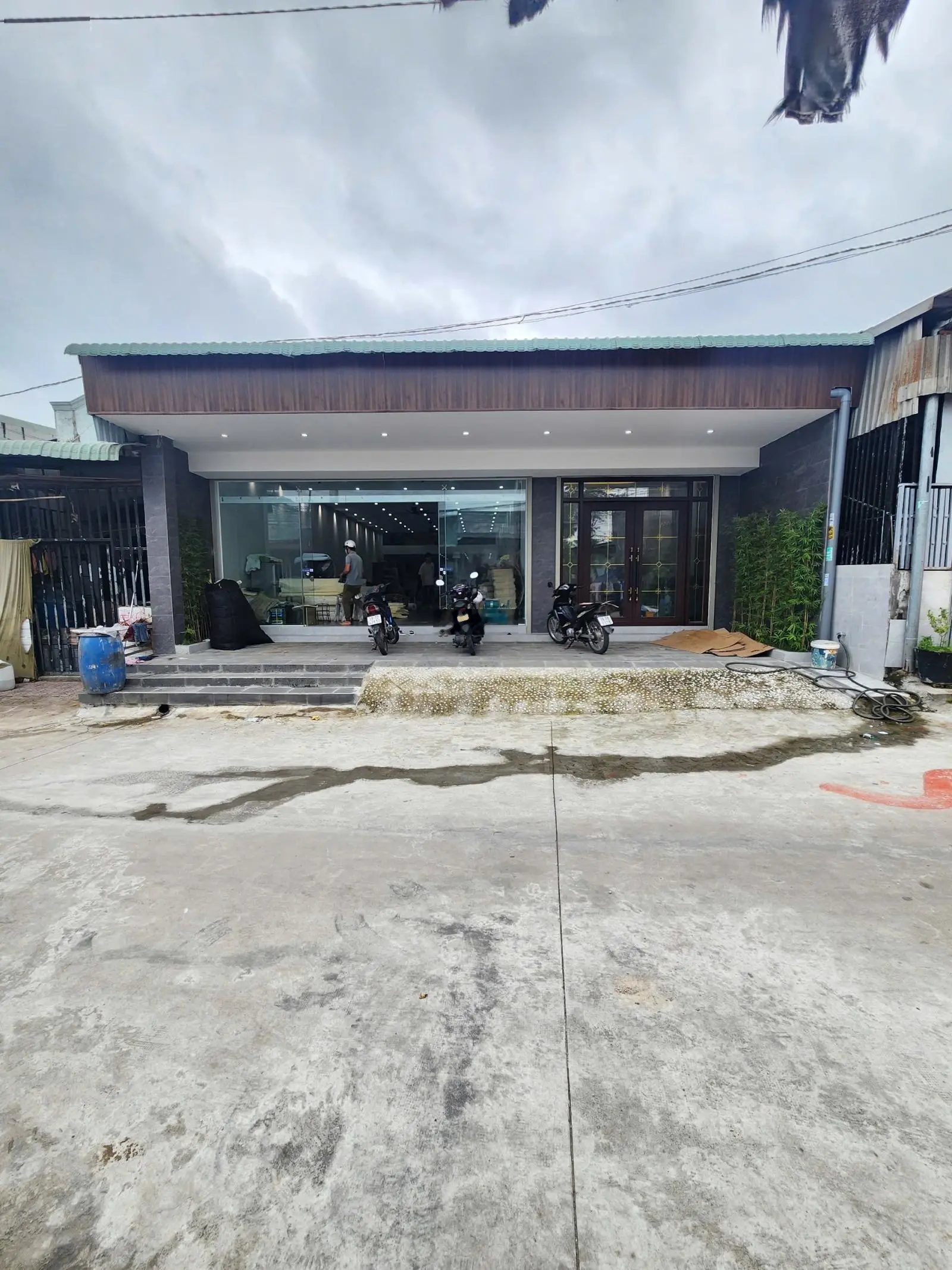 5.95 tỷ/ Bán nhà và kho xưởng ngang 10mx26m vừa ở vừa làm kinh doanh ngay Nguyễn Thị Tươi 20m