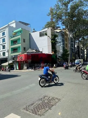 28 tỷ! Bán nhà góc 2 MT khu thời trang Đ. Nguyễn Trãi Q5 – ngang 9m