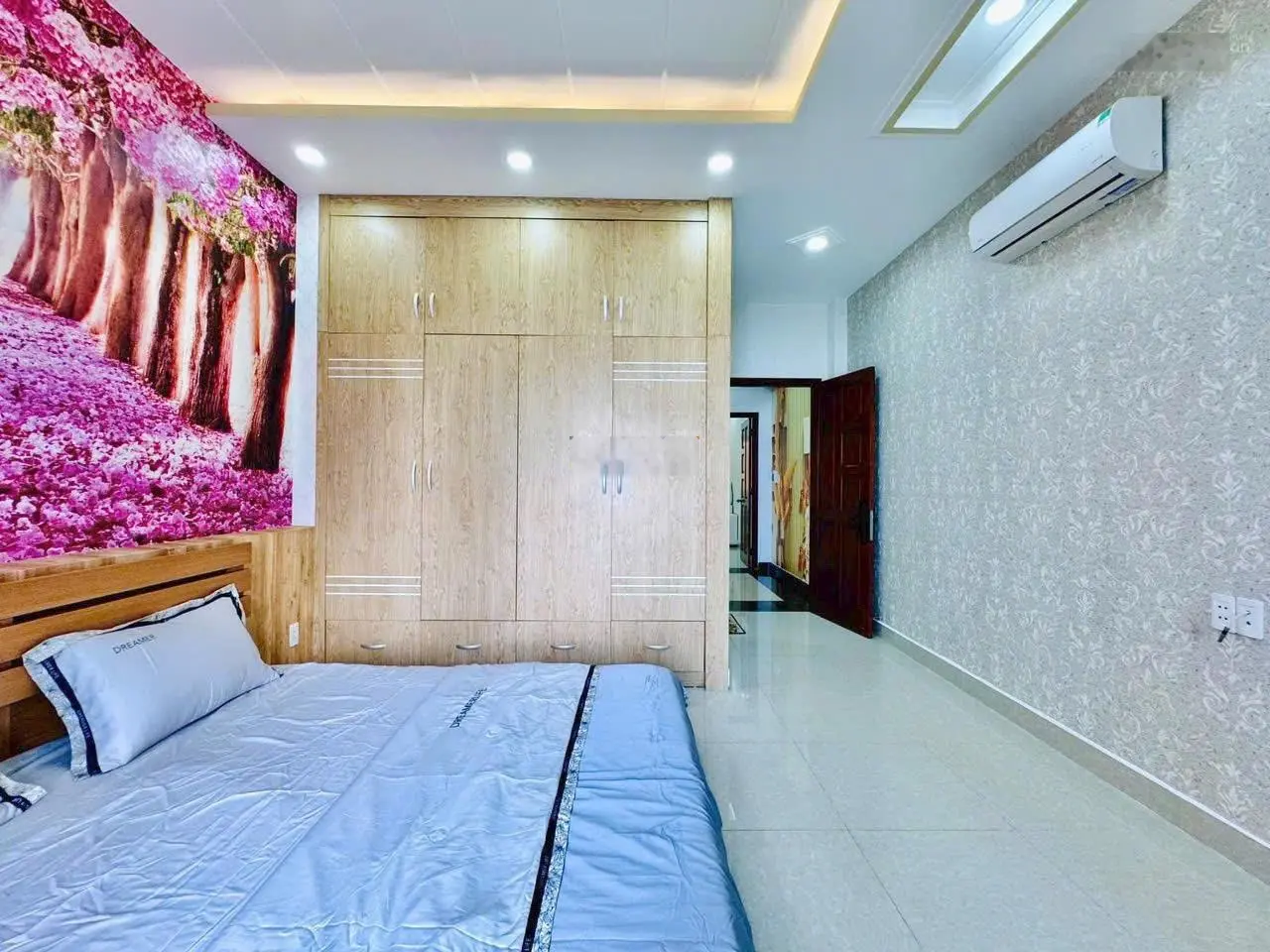 Siêu phẩm 78m2 Cộng Hòa, P. 4, Tân Bình. Hẻm 6m, xây 1 trệt 3 lầu. Giá 3 tỷ 050. Gần sân bay