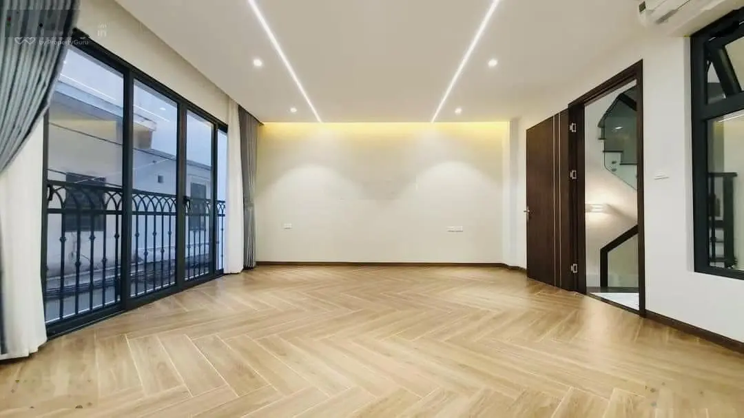 Bán nhà Đường Thái Hà 6 Tầng Thang Máy 43M2 7M Mặt Tiền Ô Tô Đỗ Sát Cửa Trung Tâm Đống Đa 9.6 TỶ
