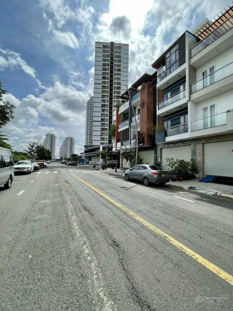 Bán nhà phố 4 tầng mới và đẹp Jamona City Đào Trí, 5x18, kề sông SG, đường 20m, 16.5 tỷ. 0903053669