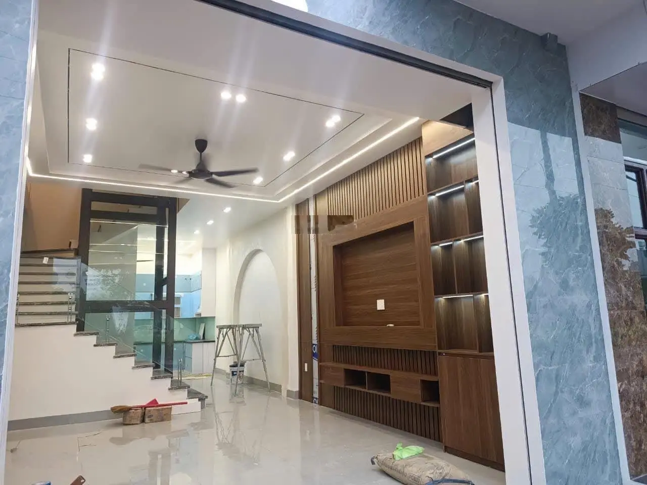 Bán khà khu đô thị nhà mới có thiết kế thang máy hướng đông nam!