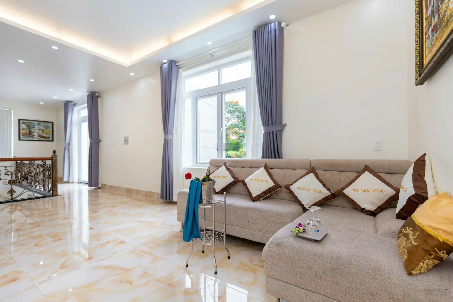Biệt thự 1 trệt 2 lầu mới gần biển khu Á Châu, đầy đủ nội thất, đang cho thuê 50tr/tháng