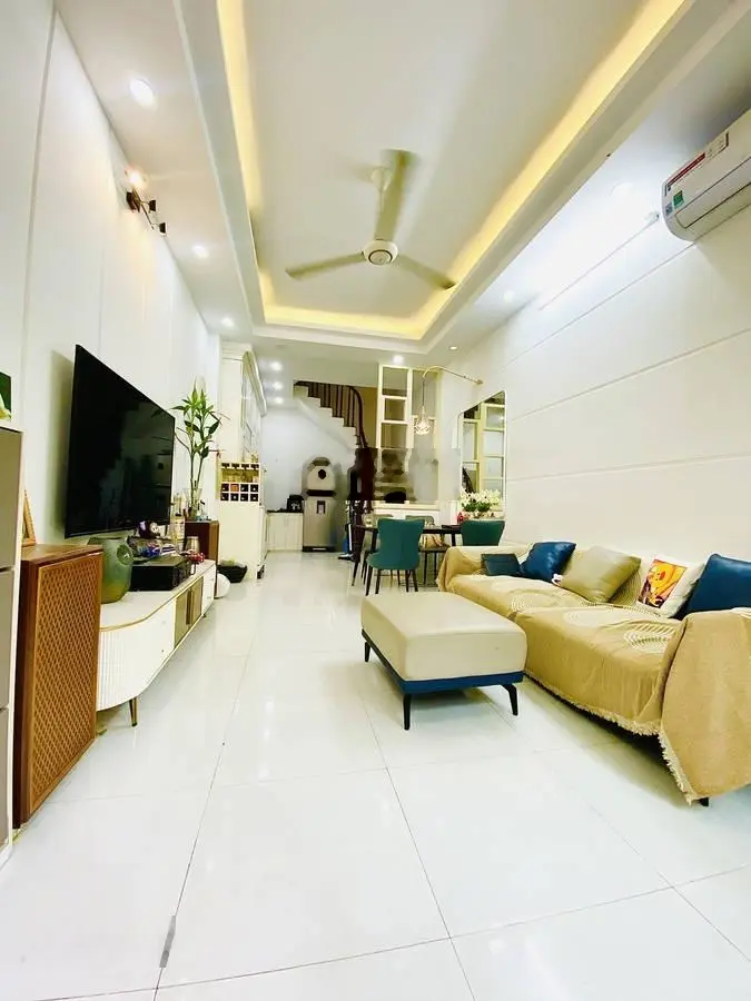 Nhà đẹp cách mặt phố 20m, dân xây chắc chắn , hiếm có, chốt ngay kẻo hết