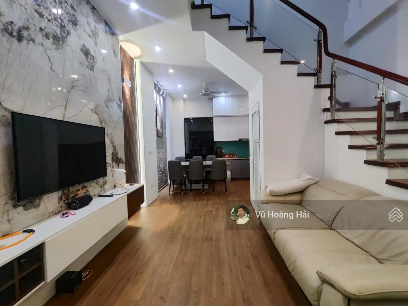 Bán nhà Mỹ Đình - Mễ Trì gần oto 42m 5 tầng 6 ngủ MT 4.5m giá 8 tỷ hơn