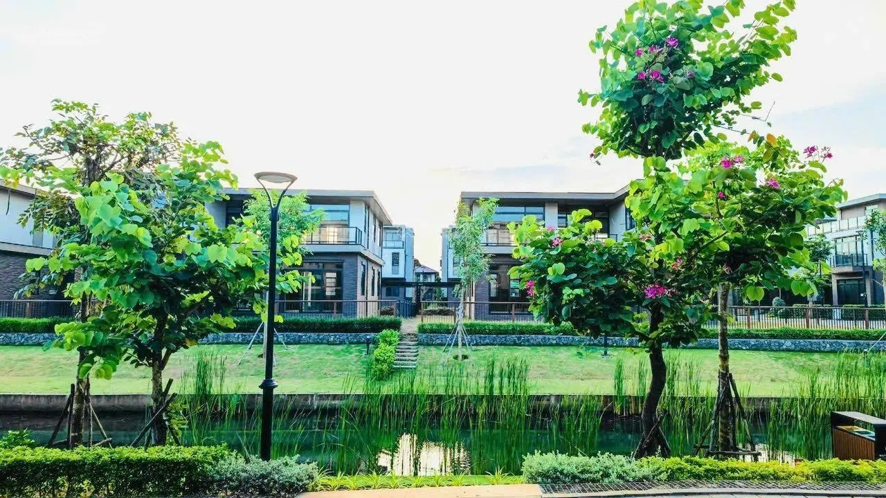 Biệt thự 2 mặt tiền view kênh đào sau nhà và công viên trước nhà khu compound The Aqua Waterpoint
