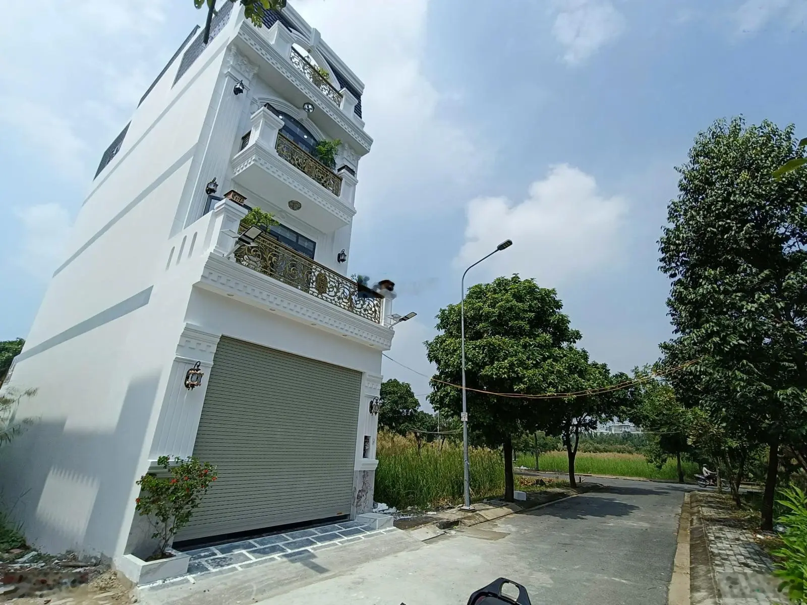 Chính chủ cần bán lô đất 80m2 - mặt tiền rộng 5.6m, giá tốt, vị trí đắc địa tại nhà bè!