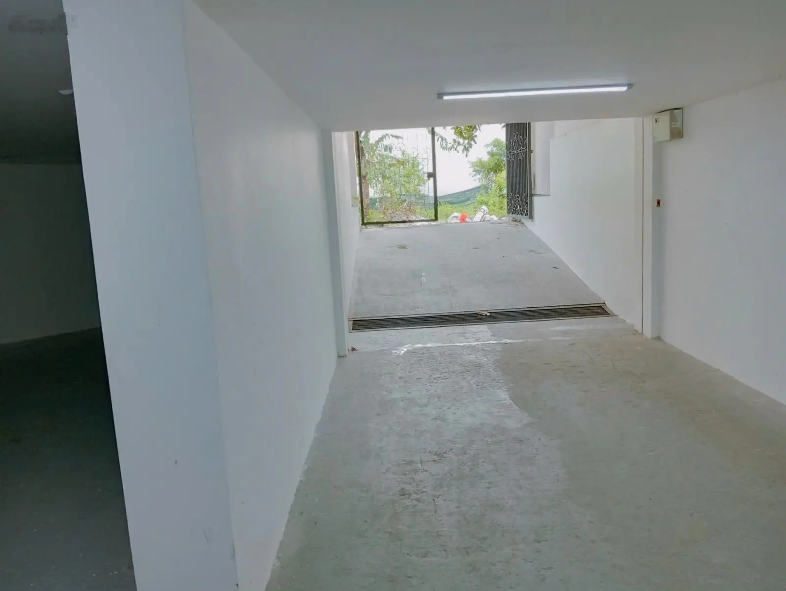 Biệt thự góc 2 mặt tiền - kdc 13e intresco - 228m2 - 4 tầng 1 hầm đậu xe