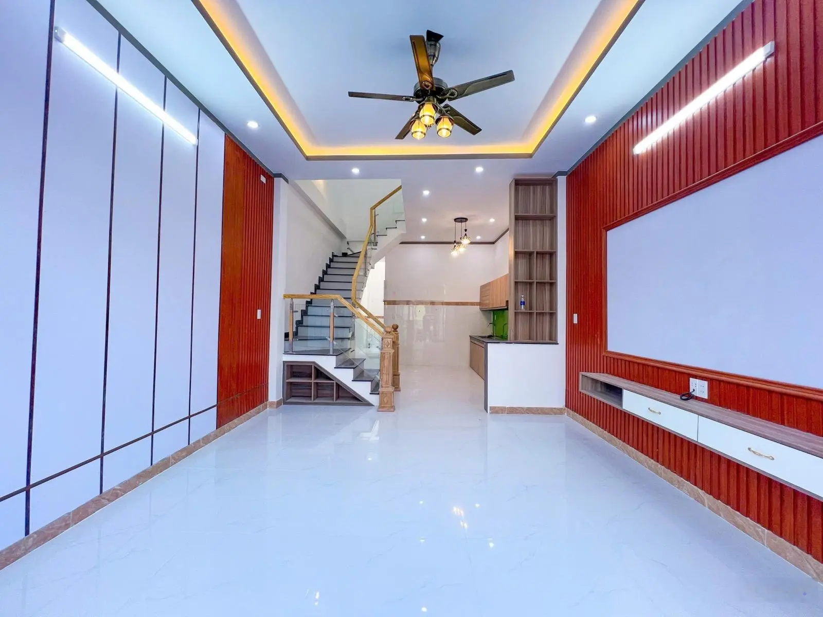 Nhà 1 trệt 1 lầu, phù hợp cho gia đình đông người