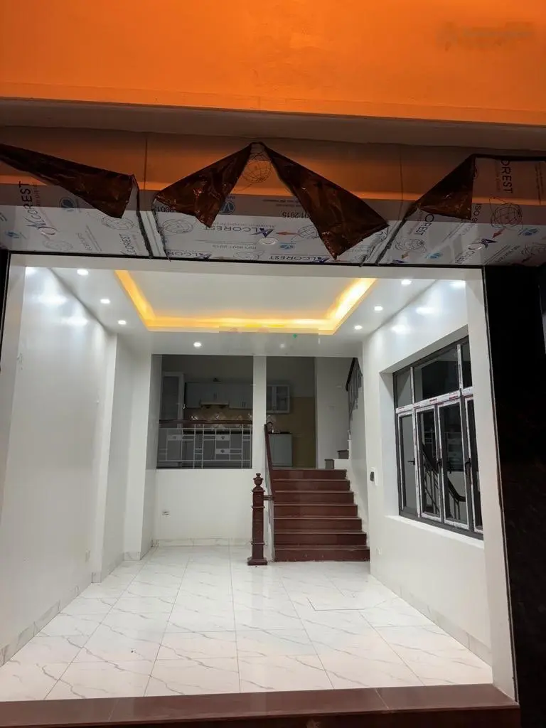 Nhà đẹp ở ngay - chìa khoá trao tay - dân xây chắc chắn - ô chờ thang máy -ô tô ngủ trong nhà - nở